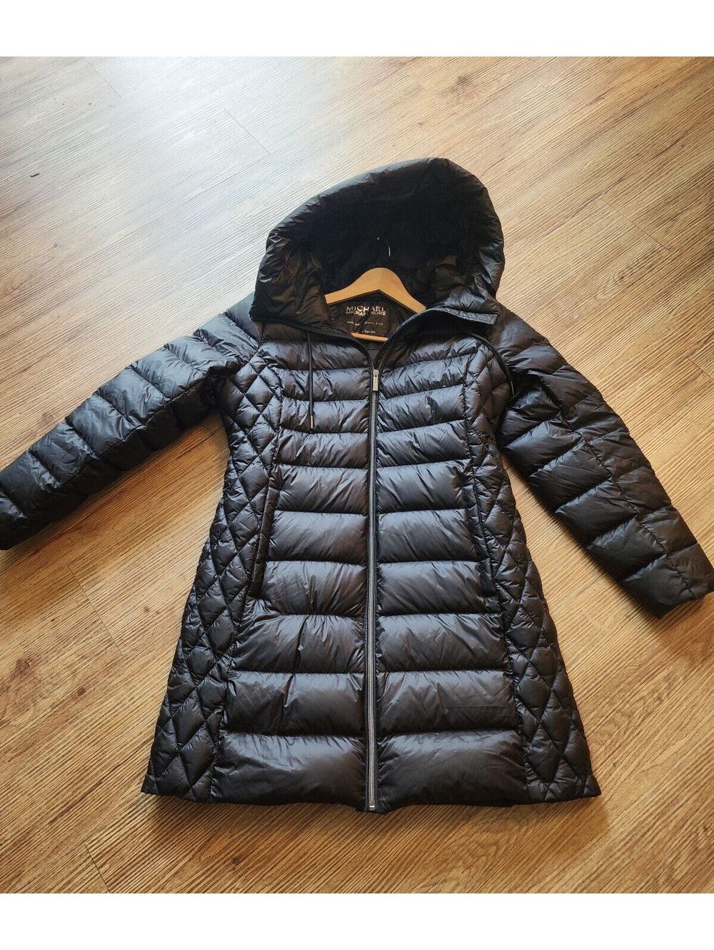 Size. L Michael Kors Women's Black Quilted Puffer Coat with Hood, Size Small